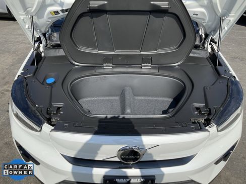 Used 2023 Volvo XC40 Recharge Plus image 12