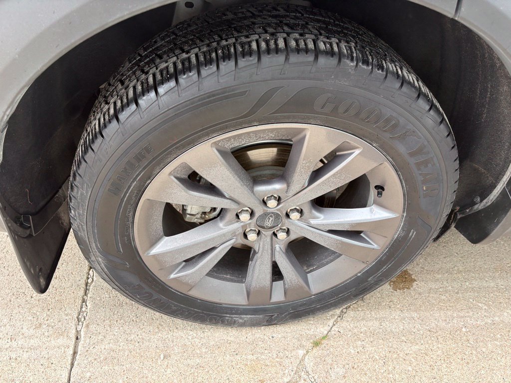 Used 2021 Ford Explorer XLT w/ Equipment Group 202A AWD/4WD image 4