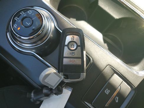 Used 2017 Ford Fusion SE image 29