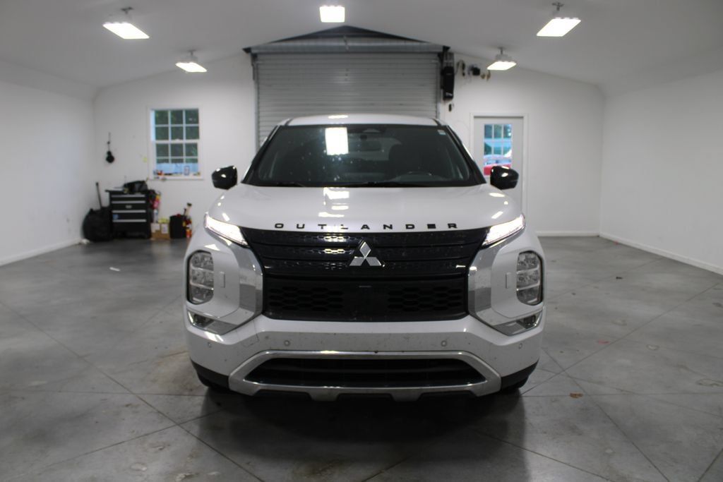 Used 2023 Mitsubishi Outlander SE Black Edition AWD/4WD image 3
