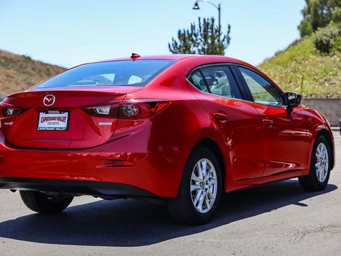 Used 2016 MAZDA MAZDA3 i Touring w/ Popular Equipment Package FWD image 4
