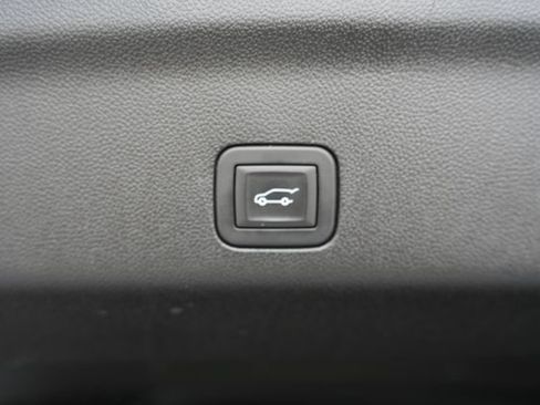 Used 2025 Chevrolet Suburban LT w/ Comfort Package AWD/4WD image 13