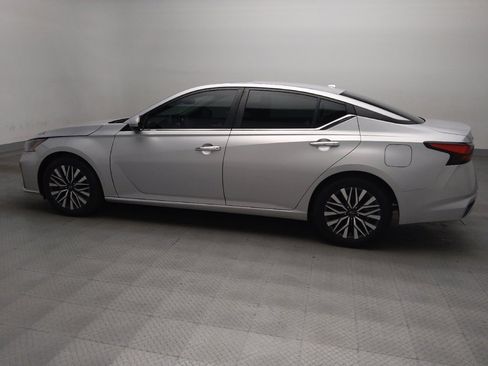 Used 2023 Nissan Altima 2.5 SV w/ SV Premium Package FWD image 3