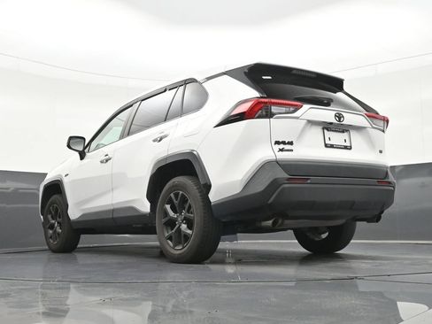 Used 2022 Toyota RAV4 LE FWD image 25