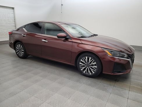 Used 2023 Nissan Altima 2.5 SV FWD image 11