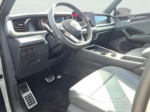 New 2026 Volkswagen Tiguan SE image 12