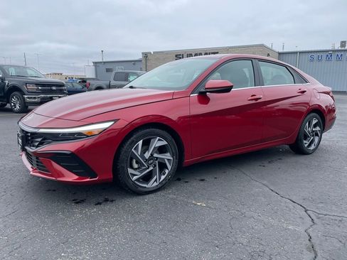 Used 2025 Hyundai Elantra SEL FWD image 6