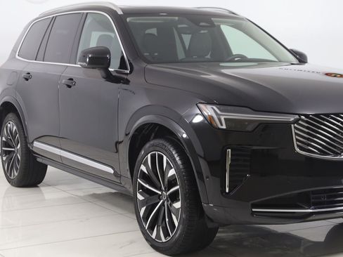 Used 2025 Volvo XC90 B6 Plus AWD/4WD image 40