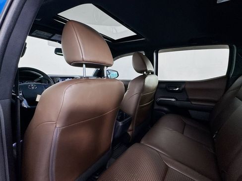 Used 2020 Toyota Tacoma Limited image 18