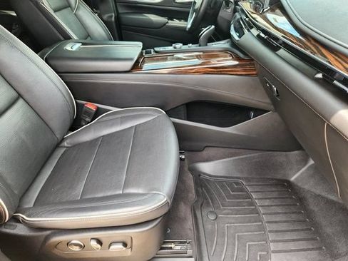 Used 2023 Cadillac Escalade Premium Luxury RWD image 13