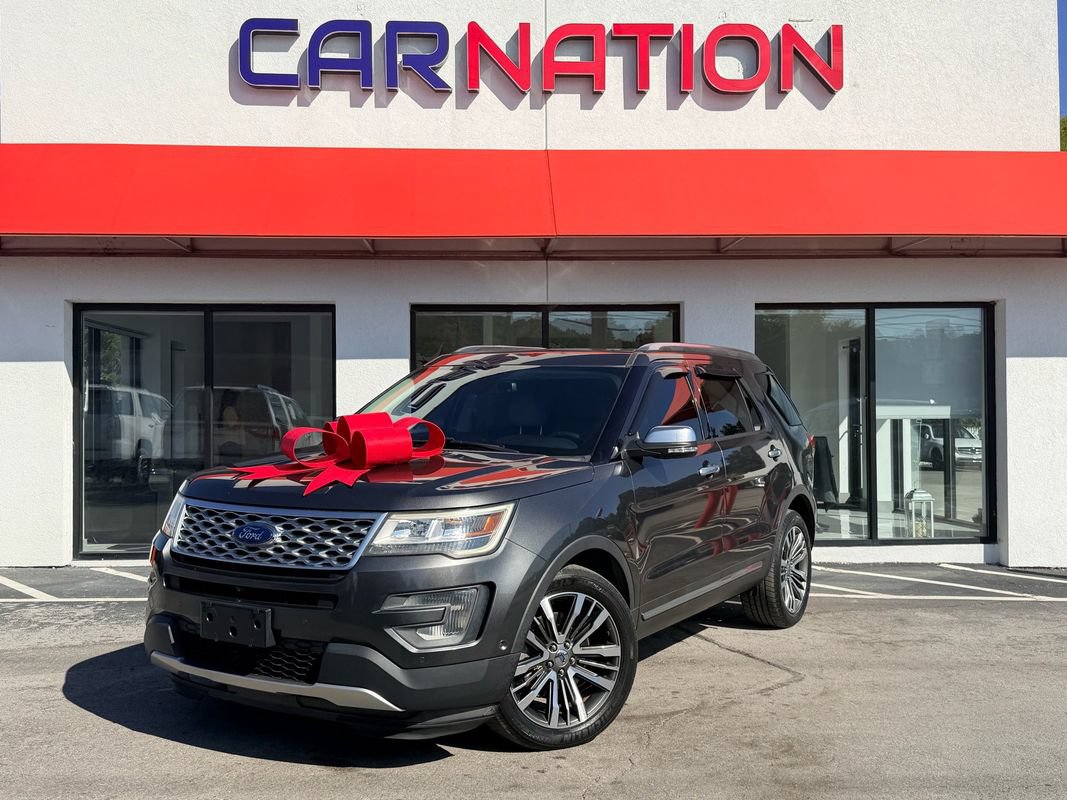 Used 2017 Ford Explorer Platinum AWD/4WD image 2