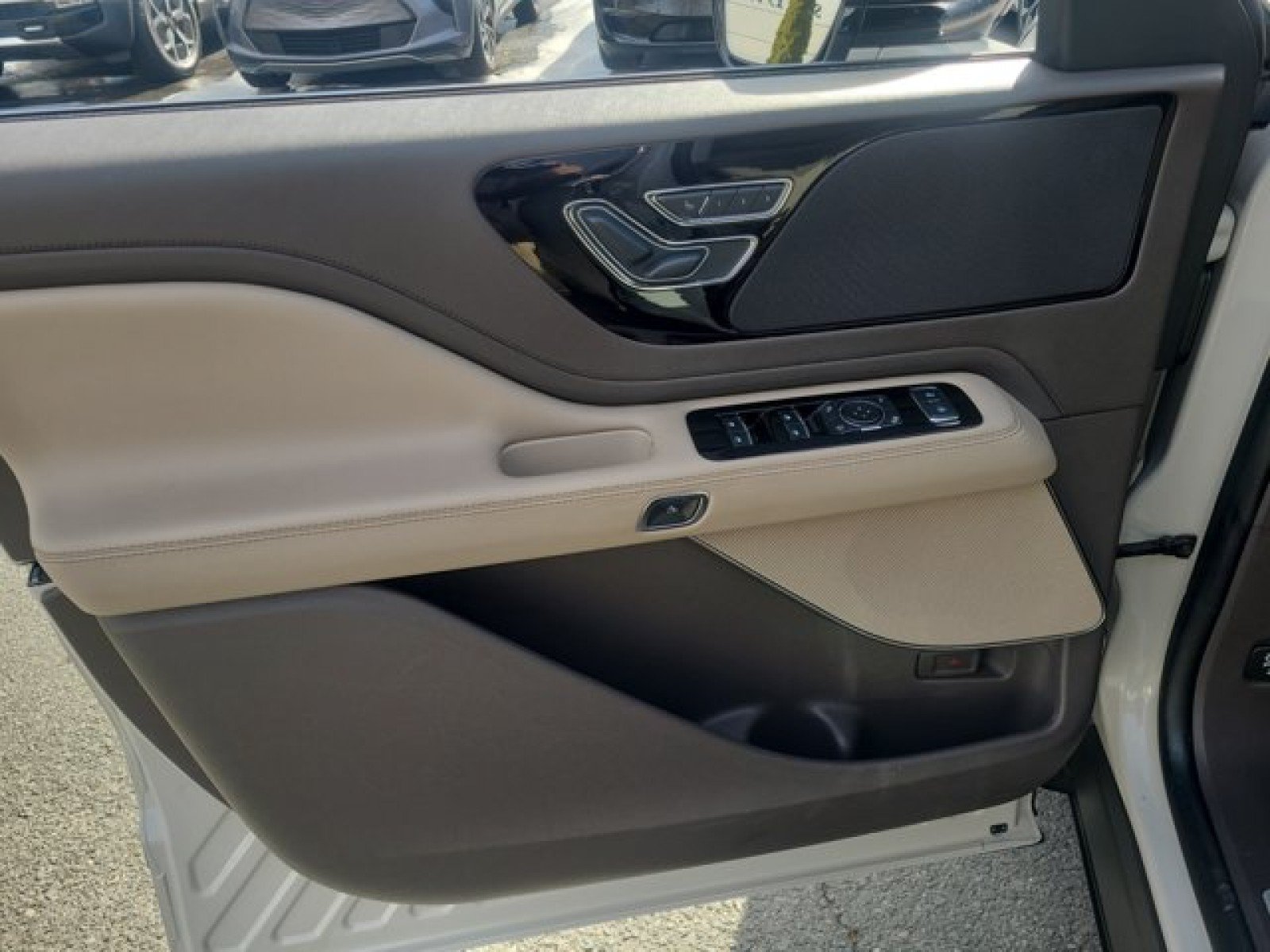 Used 2021 Lincoln Aviator AWD w/ Class IV Trailer Tow Package image 22