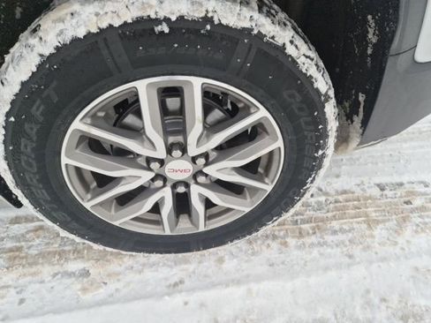 Used 2018 GMC Acadia SLE image 11