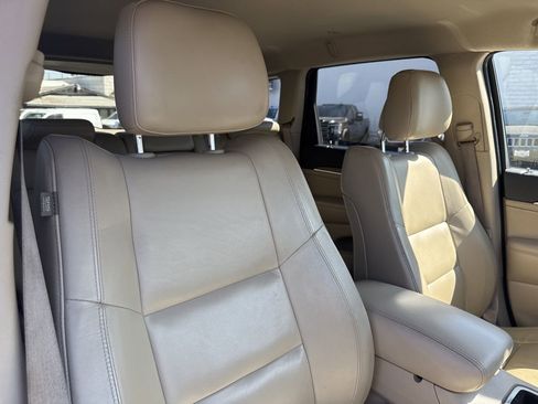 Used 2017 Jeep Grand Cherokee Limited image 10