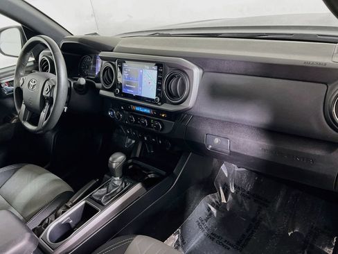 Certified 2020 Toyota Tacoma TRD Off-Road w/ Technology Package AWD/4WD image 25