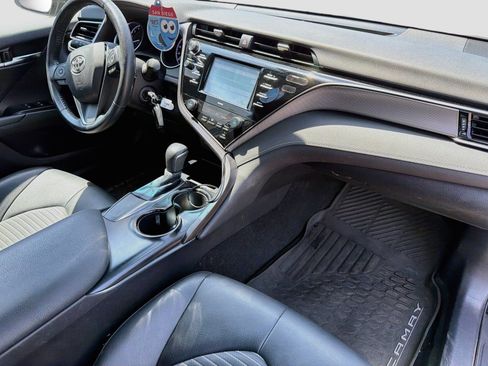 Used 2020 Toyota Camry SE FWD image 12