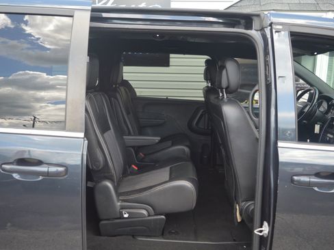 Used 2014 Chrysler Town & Country S FWD image 24