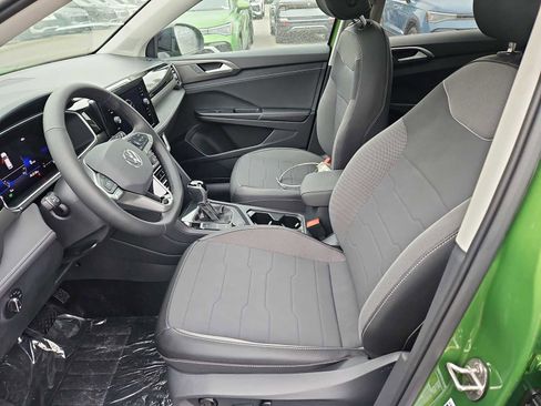 New 2025 Volkswagen Taos SE image 7