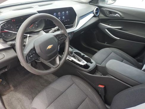 Used 2025 Chevrolet Trax LS w/ Driver Confidence Package FWD image 8