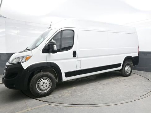 Used 2024 RAM ProMaster 2500 w/ Convenience Group image 3