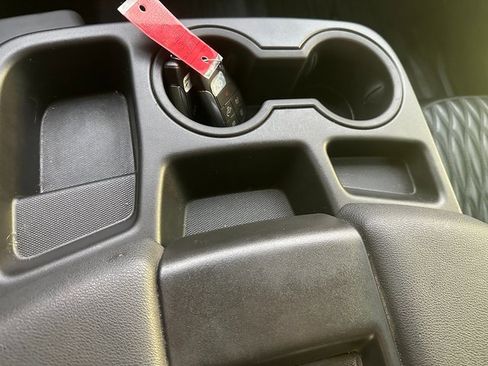 Used 2024 GMC Sierra 1500 SLE w/ Preferred Package image 26