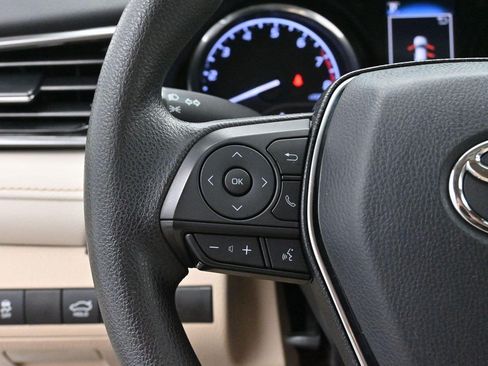 Used 2019 Toyota Camry LE FWD image 16