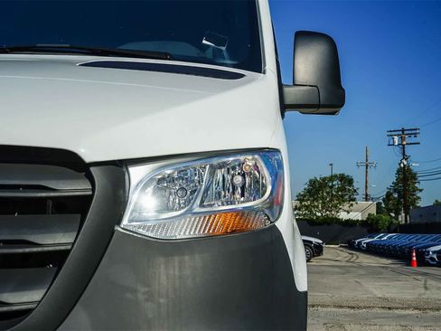 New 2024 Mercedes-Benz eSprinter 170 Cargo image 7