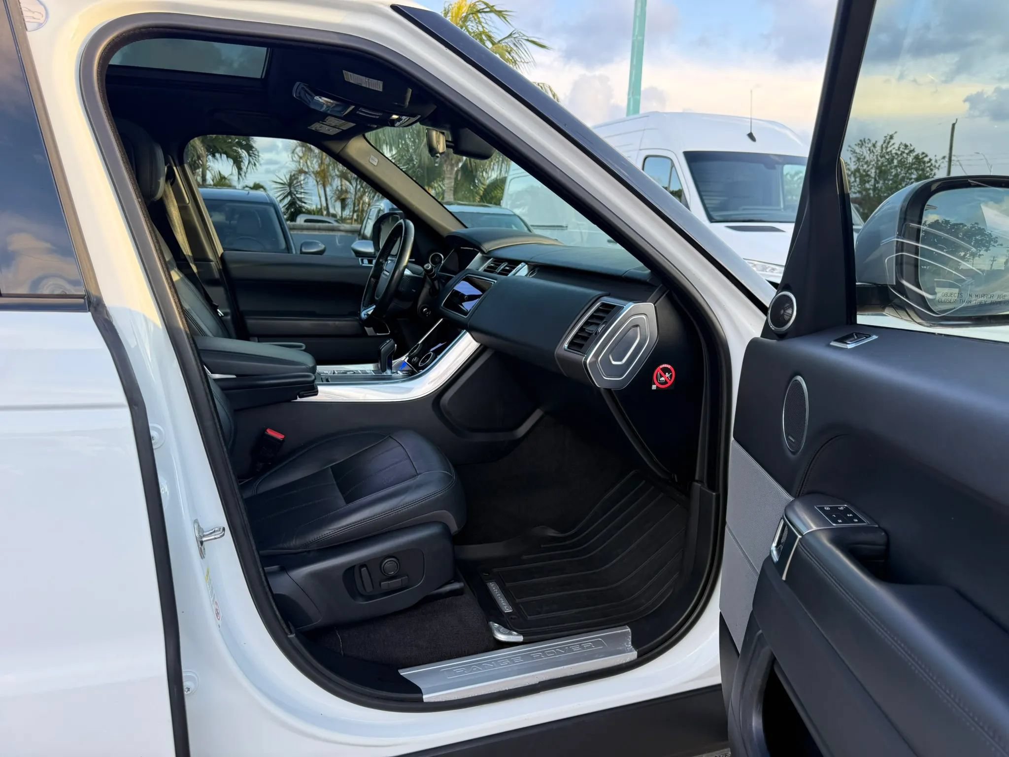 Used 2018 Land Rover Range Rover Sport HSE AWD/4WD image 23