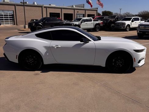 Used 2025 Ford Mustang Coupe image 9