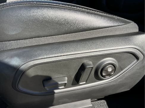 Used 2023 Jeep Grand Cherokee Limited image 9