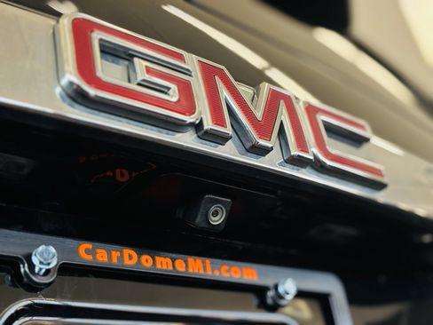 Used 2019 GMC Yukon Denali w/ Open Road Package AWD/4WD image 9