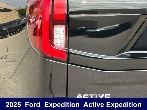 Used 2025 Ford Expedition Active AWD/4WD image 40