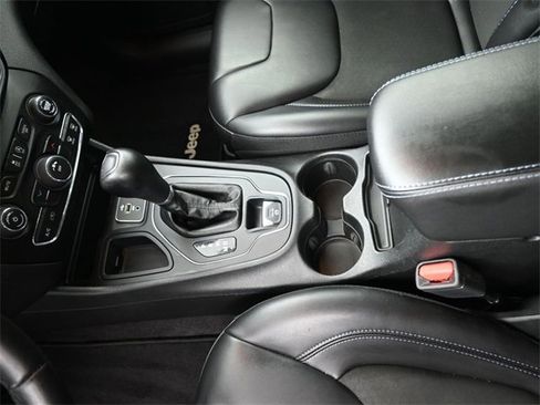 Used 2019 Jeep Cherokee Latitude Plus image 31