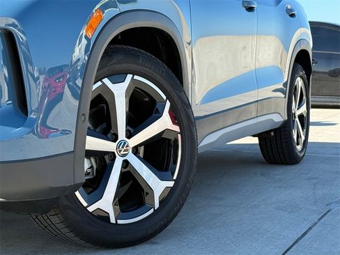 New 2026 Volkswagen Tiguan SE image 2