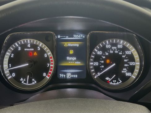 Used 2017 Nissan Titan SV image 16