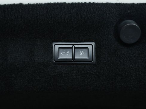 Used 2021 Bentley Continental GT V8 image 33