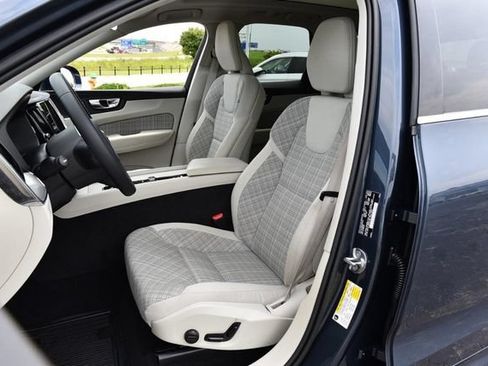 Used 2022 Volvo XC60 B5 Momentum AWD/4WD image 19
