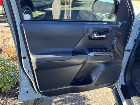 Certified 2023 Toyota Tacoma TRD Off-Road image 8