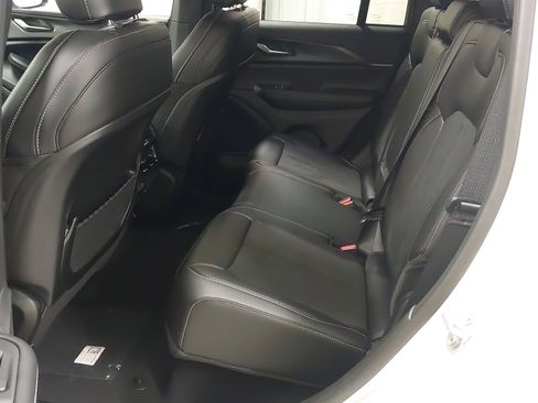 New 2025 Jeep Grand Cherokee Altitude image 38