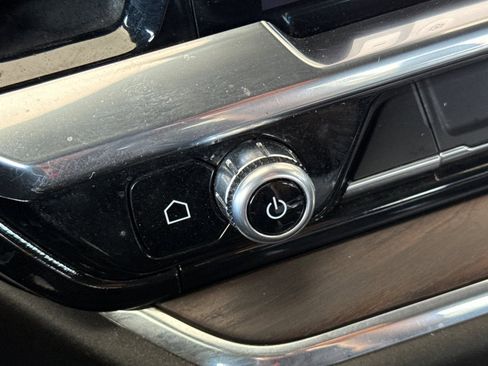 Used 2024 GMC Sierra 1500 SLT image 30