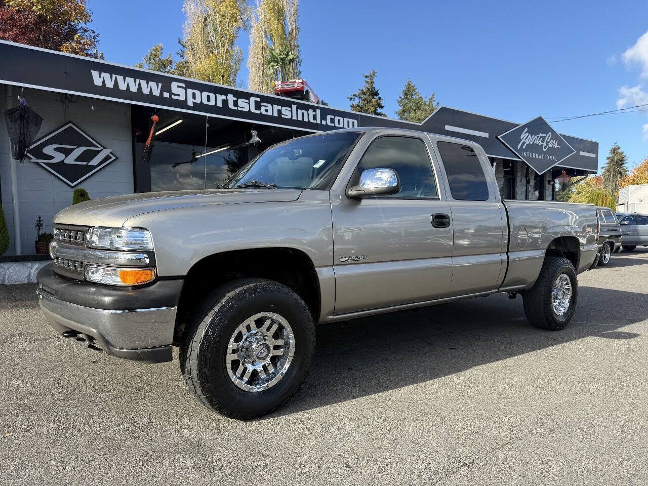 Used 2001 Chevrolet Silverado 2500 LS w/ Firm Ride Suspension Pkg AWD/4WD image 1