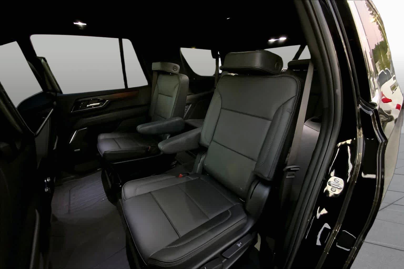 Used 2025 GMC Yukon Denali w/ Denali Reserve Package AWD/4WD image 18