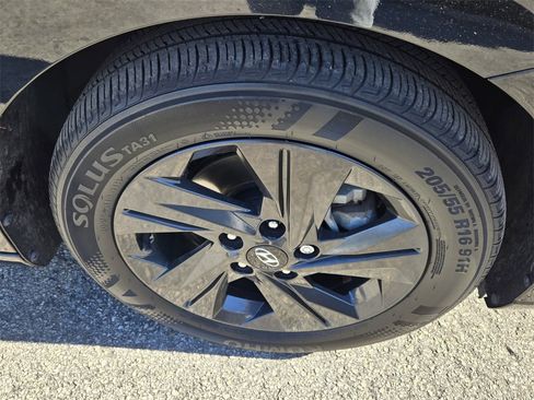 Certified 2023 Hyundai Elantra SEL image 17