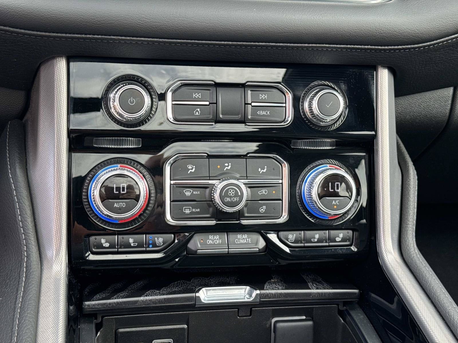 Used 2024 GMC Yukon Denali w/ Advanced Technology Package AWD/4WD image 22