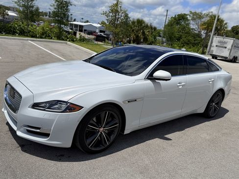 Used 2019 Jaguar XJ L Supercharged RWD image 4