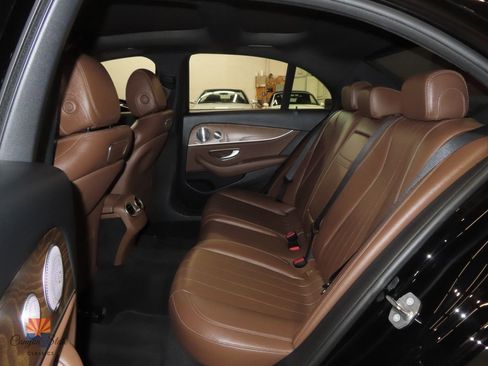 Used 2018 Mercedes-Benz E 300 4MATIC w/ Premium 2 Package (Q02) image 12