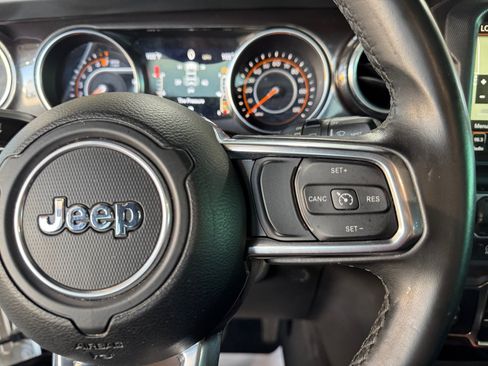 Used 2019 Jeep Wrangler Unlimited Sahara AWD/4WD image 21