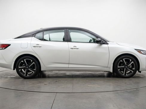 Used 2025 Nissan Sentra SV FWD image 11