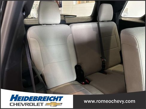 Used 2023 Chevrolet Traverse LS FWD image 34