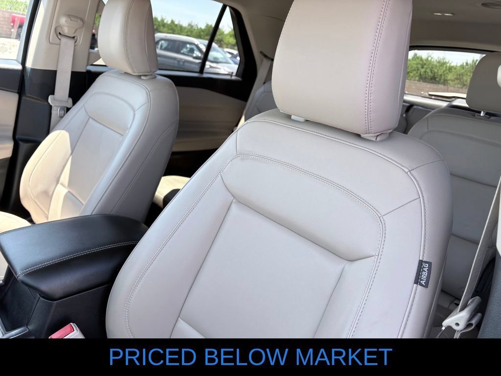 Used 2023 Ford Explorer XLT w/ Equipment Group 202A AWD/4WD image 13